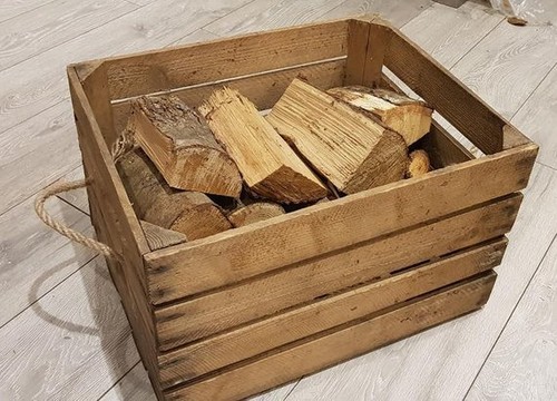 Log basket with - lid, fire